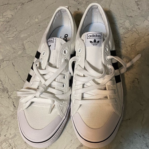 Adidas size 7.5 New - Picture 3 of 4